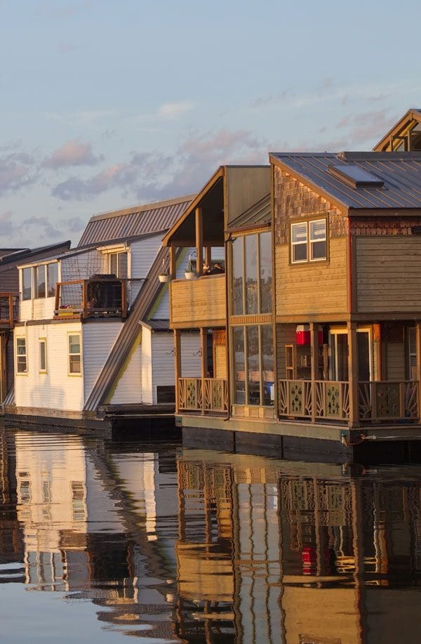 tall-floating-houses-GettyImages-490473836